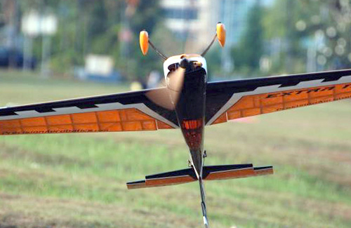 самолет precision aerobatics yellow