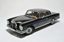 Колекційна модель автомобіля Autoart 1/18 Mercedes-Benz 280 SE Coupe