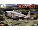 Сборная модель Amodel Учебно-тренировочный самолет Yakovlev Yak-17 UTI 1:72 (AMO7282)