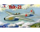 Збірна модель Amodel Навчальний винищувач Yakovlev Yak-21 1:72 (AMO7247)