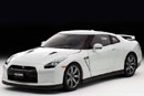 1:18 NISSAN GT-R PREMIUM EDITION (Kyosho Die-Cast, DC08475W)