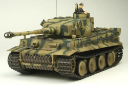 Коллекционная модель танка VSTank German Tiger I 1:24 EP (Green Camouflage)