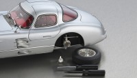 Коллекционная модель автомобиля СMC Mercedes-Benz 300 SLR Uhlenhaut Coupe 1955 (1/18, Silver)(M-076)