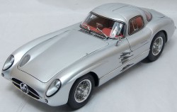 Коллекционная модель автомобиля СMC Mercedes-Benz 300 SLR Uhlenhaut Coupe 1955 (1/18, Silver)(M-076)