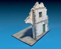 Сборная модель MiniArt Диорама Разрушенный дом с основанием 1:35 (MA36049)
