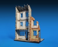 Сборная модель MiniArt Диорама Разрушенные немецкие дома с основанием 1:35 (MA36038)