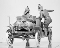 Сборные фигурки ICM Экипаж американской пожарной машины, 1910-е гг. 1:24 (ICM24006)