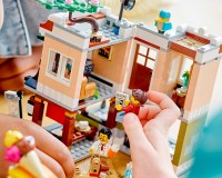 Конструктор Lego Creator 3-in-1 Магазин локшини в центрі міста 569 деталей (31131)