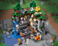 Конструктор Lego Minecraft Перша пригода, 542 деталі (21169)