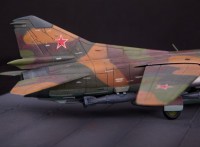 Збірна модель Зірка радянський винищувач-бомбардувальник «МіГ-27» 1:72