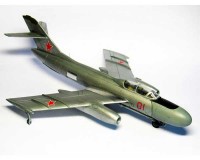 Збірна модель Amodel Радянський літак Yakovlev Yak-25B Soviet bomber 1:72 (AMO72185)