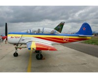 Сборная модель Amodel Учебно-тренировочный спортивный самолет Yak-52M Soviet two-seat sporting aircraft 1:72 (AMO72144)
