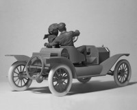 Сборная модель ICM Американский автомобиль Model T 1913 Speedster с американскими автоспортсменами 1:24 (ICM24026)