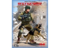 Збірна модель ICM фігурки офіцера поліції Ізраїлю з собакою 1:16 (ICM16102)