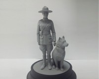 Сборная модель ICM фигурки офицера Королевской канадской конной полиции с собакой 1:16 (ICM16008)