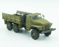 Збірна модель ICM Армійська вантажівка Ural-375D 1:72 (ICM72711)