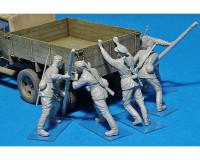 Сборные фигурки MiniArt Толкающие советские солдаты Pushing Soviet soldiers 1:35 (MA35137)