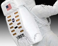 Подарочный набор Revell Модель астронавта на Луне Миссия «Appolo 11» 1:8 (RVL-03702)