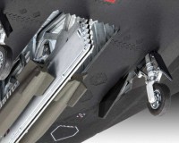 Подарунковий набір Revell з моделлю винищувача F-117A Nighthawk 1:72 (RVL-63899)
