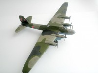 Збірна модель Зірка радянський важкий бомбардувальник «ТБ-7» 1:72