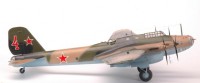 Збірна модель Зірка радянський дальній бомбардувальник «Пе-8» 1:72