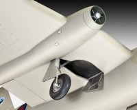 Сборная модель самолета-фоторазведчика Revell BAC Canberra PR.9 1:72 (RV04281)