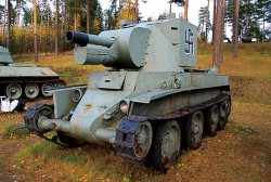 Збірна модель Tamiya фінської трофейної версії штурмового знаряддя BT-42 в масштабі 1/35 (35318)