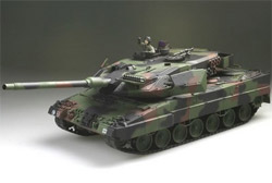 Танк VSTANK PRO німецький Leopard 2 A6 NATO 1:24 IR (камуфляжна RTR-версія) (A02103830)