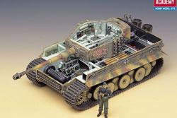 1:35 Немецкий танк TIGER-I с интерьером, середина пр-ства (Academy, 1387)