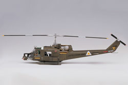 1:35 Вертолет UH-1C ХУЕЙ "ВАЖКА СУМА" (Академія, 2199)