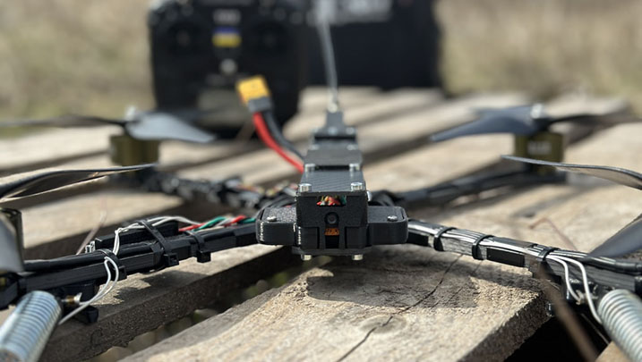 Оптоволоконні системи в радіокерованих дронах Оптоволоконні системи в радіокерованих дронах