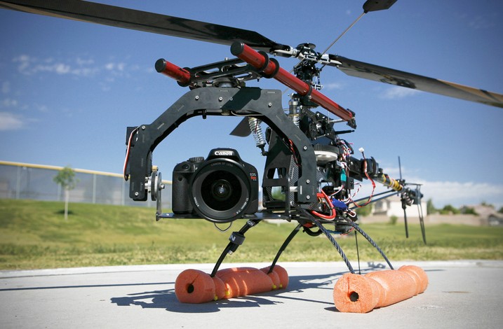 Профессиональное радиоуправление. Вертолетная камера. Вертолет с видеокамерой. Геликоптер с камерой. Съемка с вертолета.