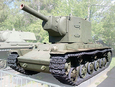 Советский танк КВ-2 в музее