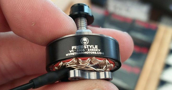 Які двигуни використовуються в дронах